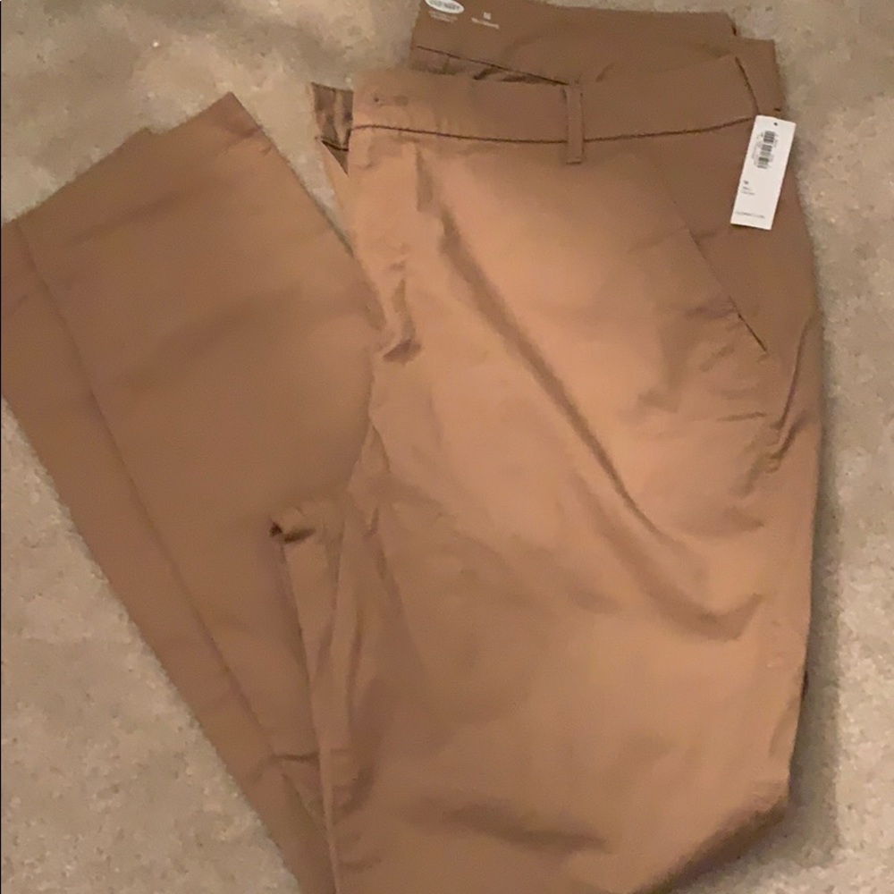 Women’s Old Navy Skinny Pants; Size 16 T mid rise.